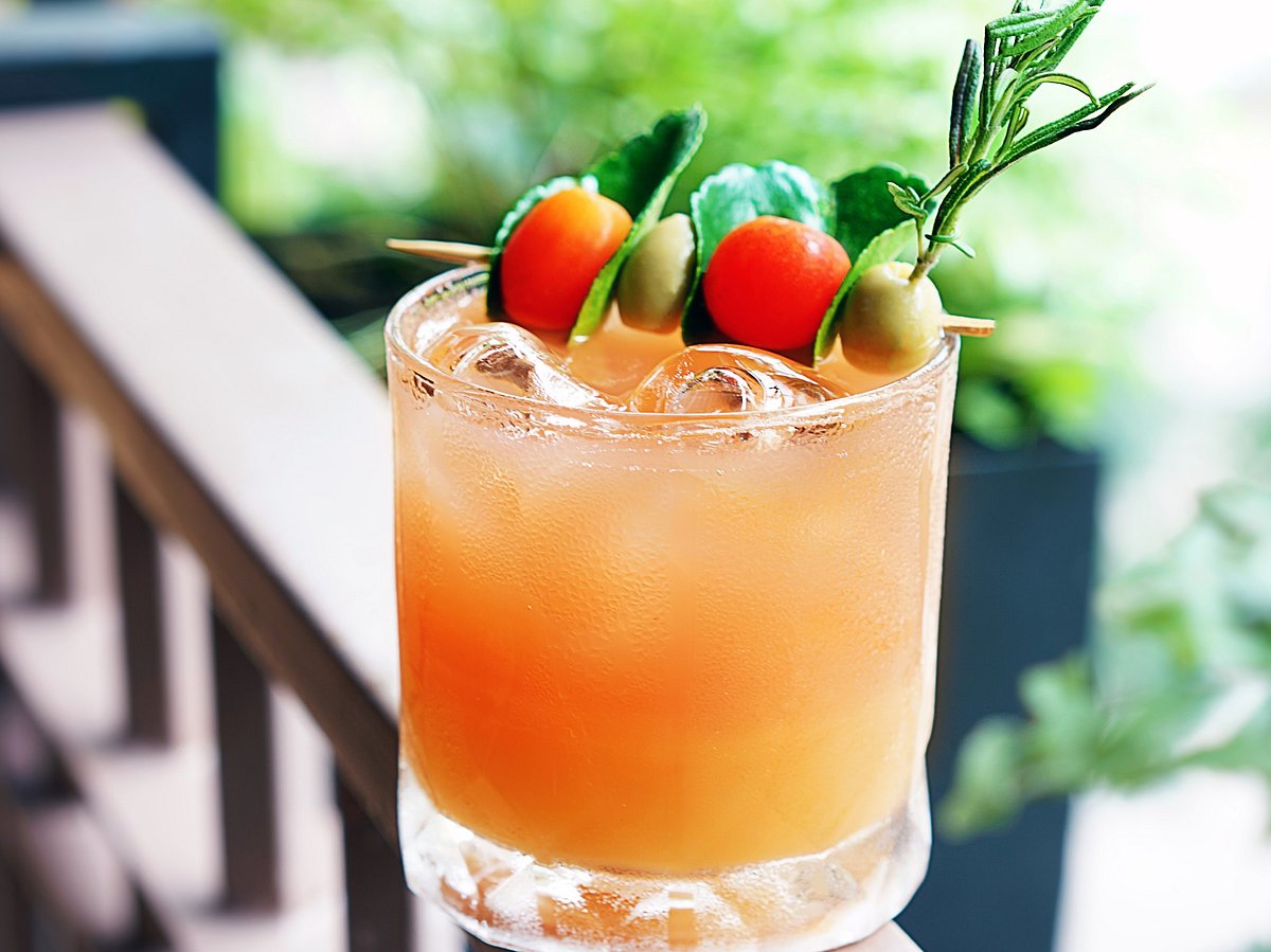 Top Easy-To-Craft Whiskey Cocktail Recipes